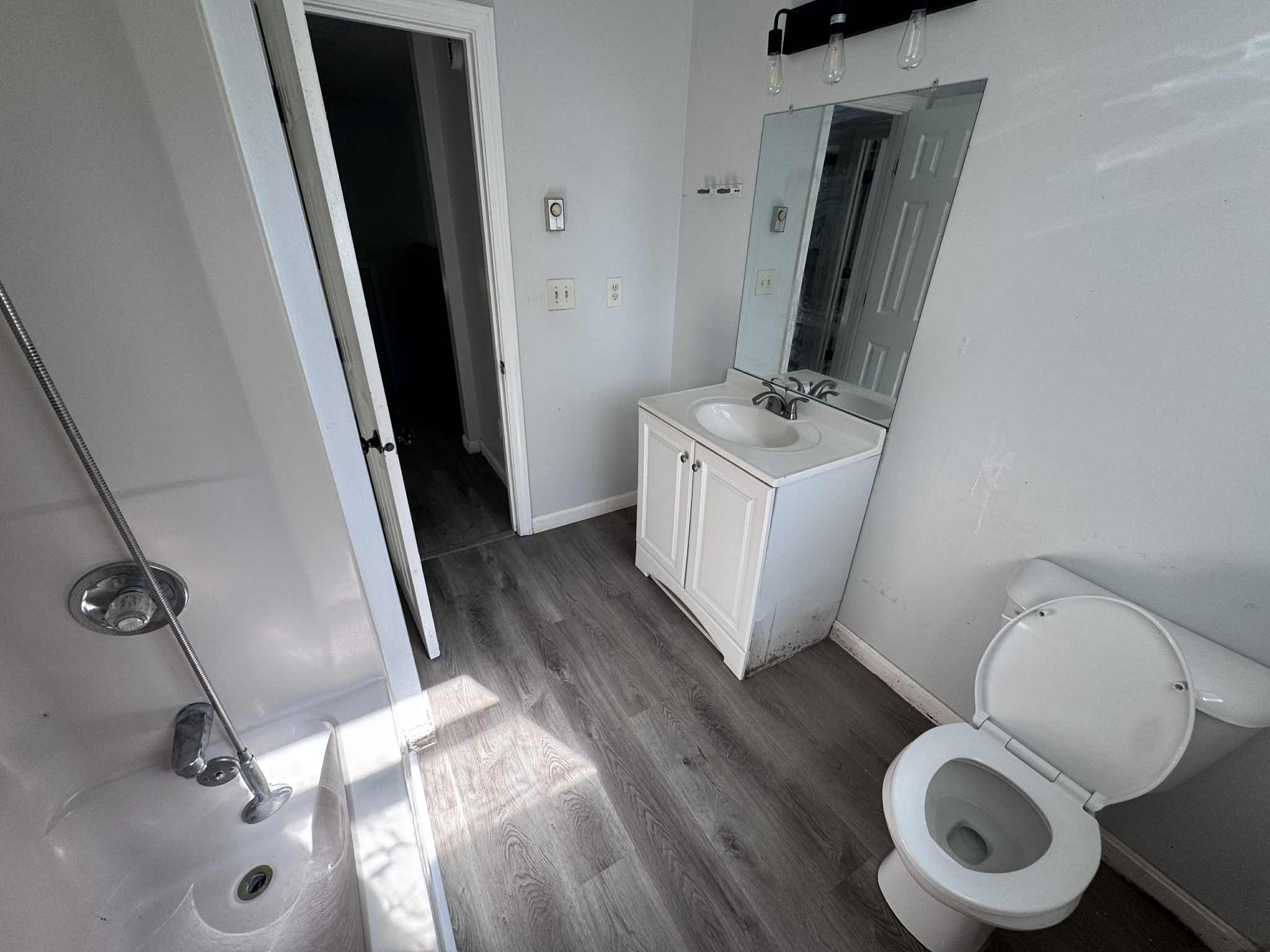 BAY PARK 2BR/1BA Longterm TOPSHAM BAY PARK 2BR/1BA Longterm TOPSHAM