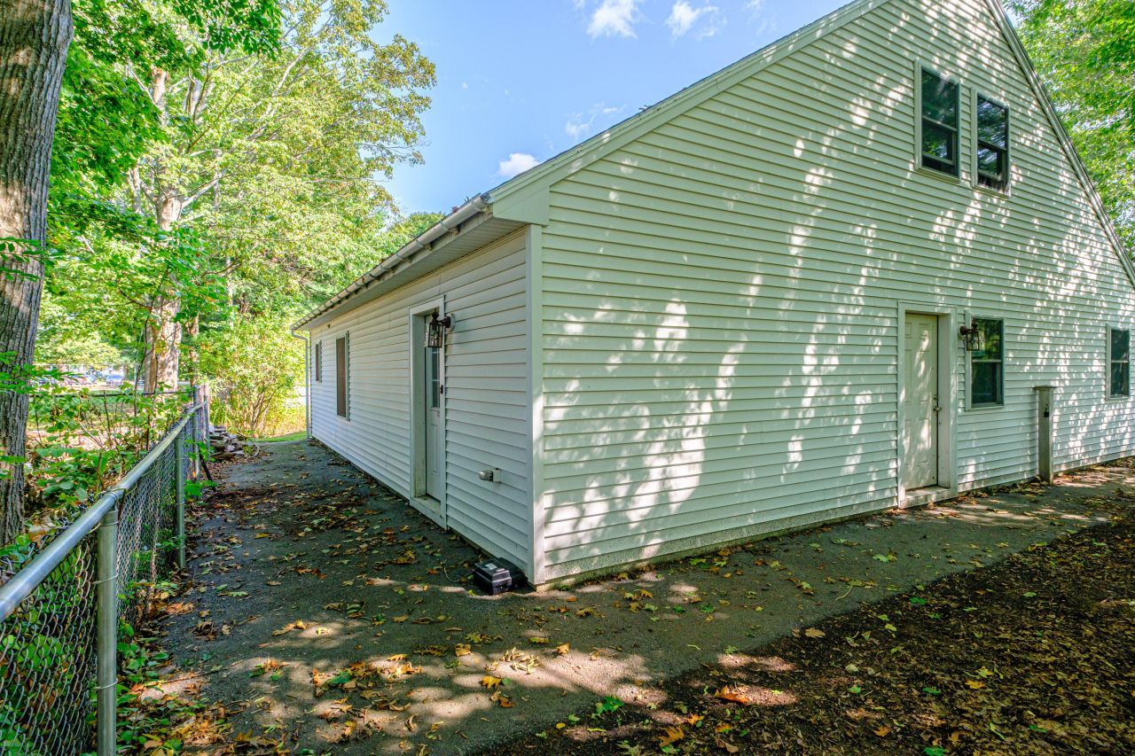 STUDIO & ONE BEDROOM BRUNSWICK STUDIO & ONE BEDROOM BRUNSWICK