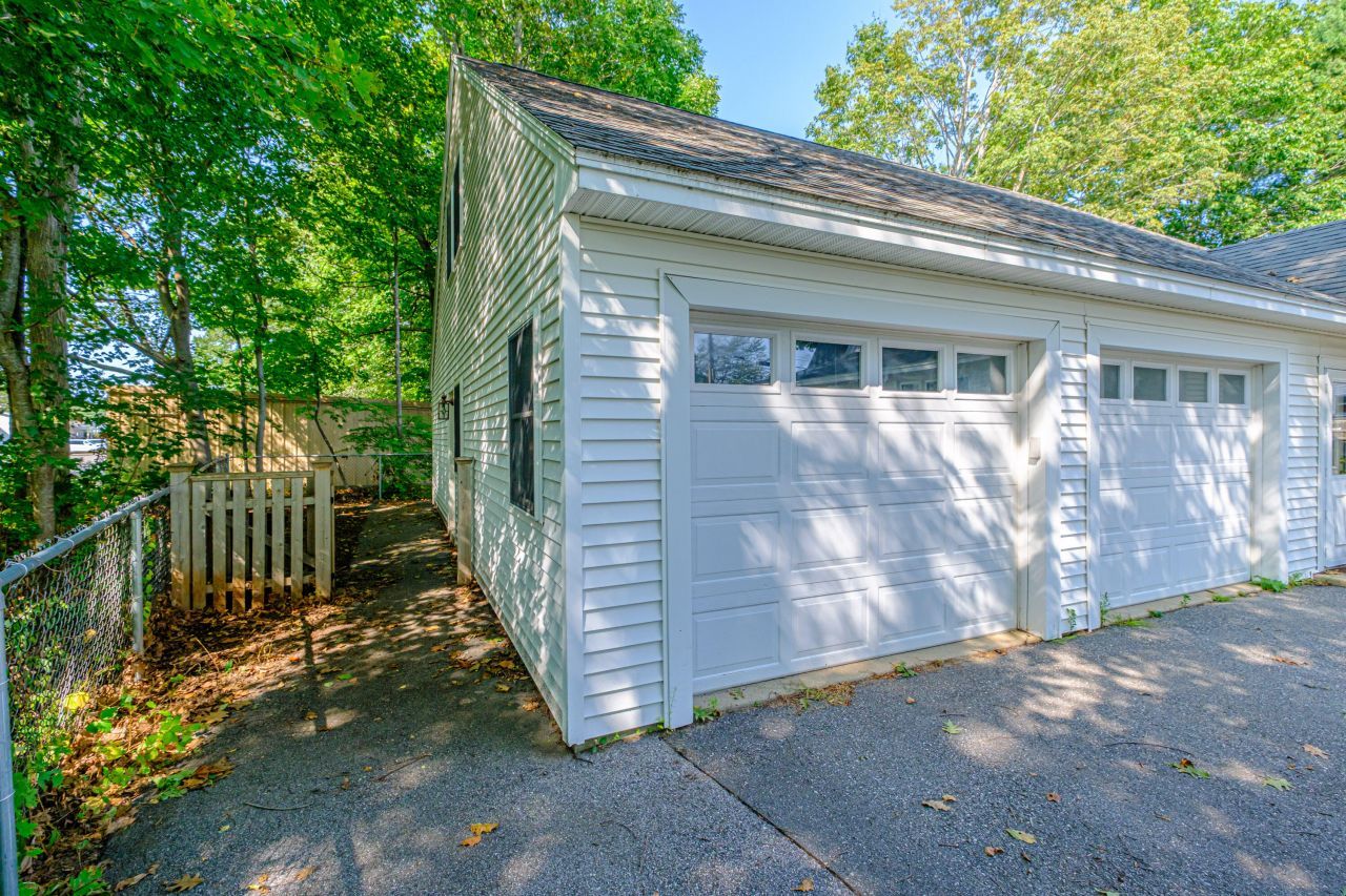 STUDIO & ONE BEDROOM BRUNSWICK STUDIO & ONE BEDROOM BRUNSWICK