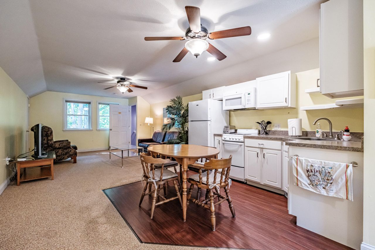 STUDIO & ONE BEDROOM BRUNSWICK STUDIO & ONE BEDROOM BRUNSWICK