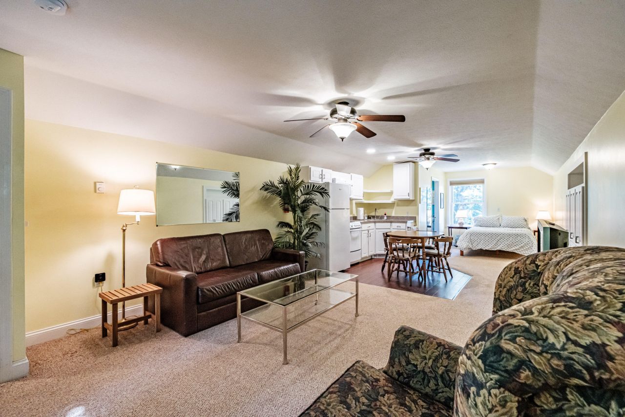 STUDIO & ONE BEDROOM BRUNSWICK STUDIO & ONE BEDROOM BRUNSWICK