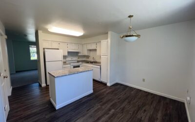 CONDO END UNIT BRUNSWICK 2BR/1.5BA