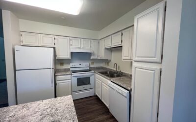 CONDO END UNIT BRUNSWICK 2BR/1.5BA